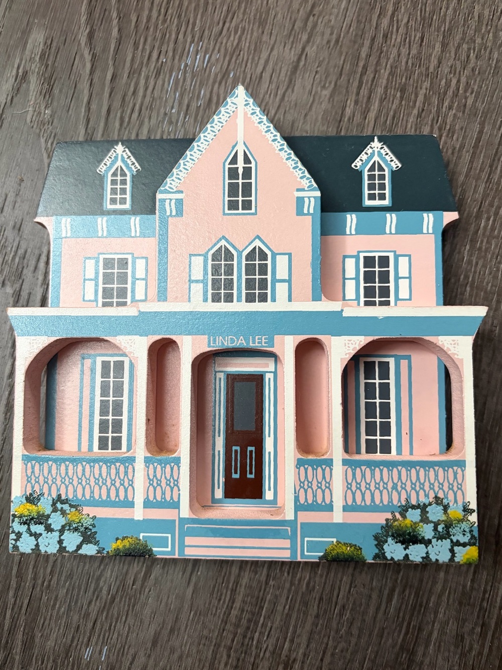 Vintage 1993 Cat’s Meow Wooden Village Cottage “Linda Lee”
